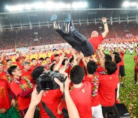 九游娱乐APP-里程碑夜芝加哥公牛止住颓势，亚冠转会期刷纪录，悬念犹存，资深球员宣示担当